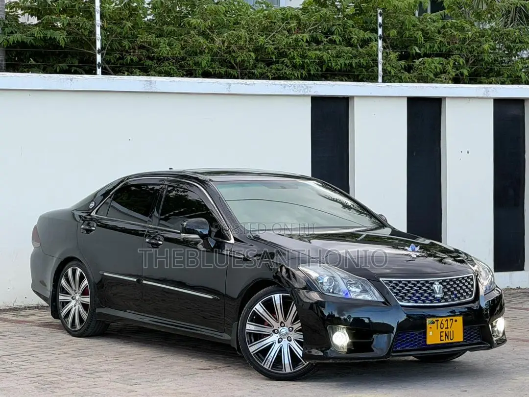Toyota Crown 2012 Black