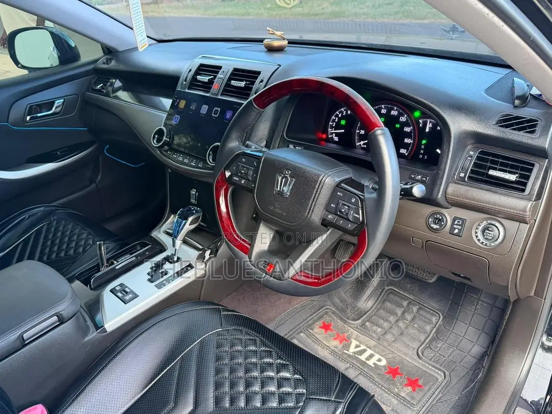 Toyota Crown 2012 Black