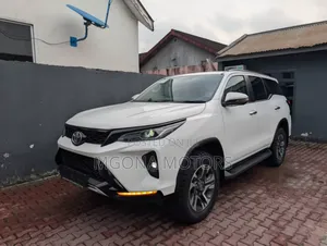 Toyota Fortuner 2.5 D AWD 2010 White