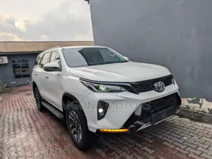 Toyota Fortuner 2.5 D AWD 2010 White