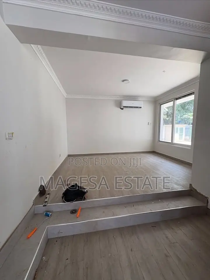 5bdrm Apartment in Oyster Bay for rent