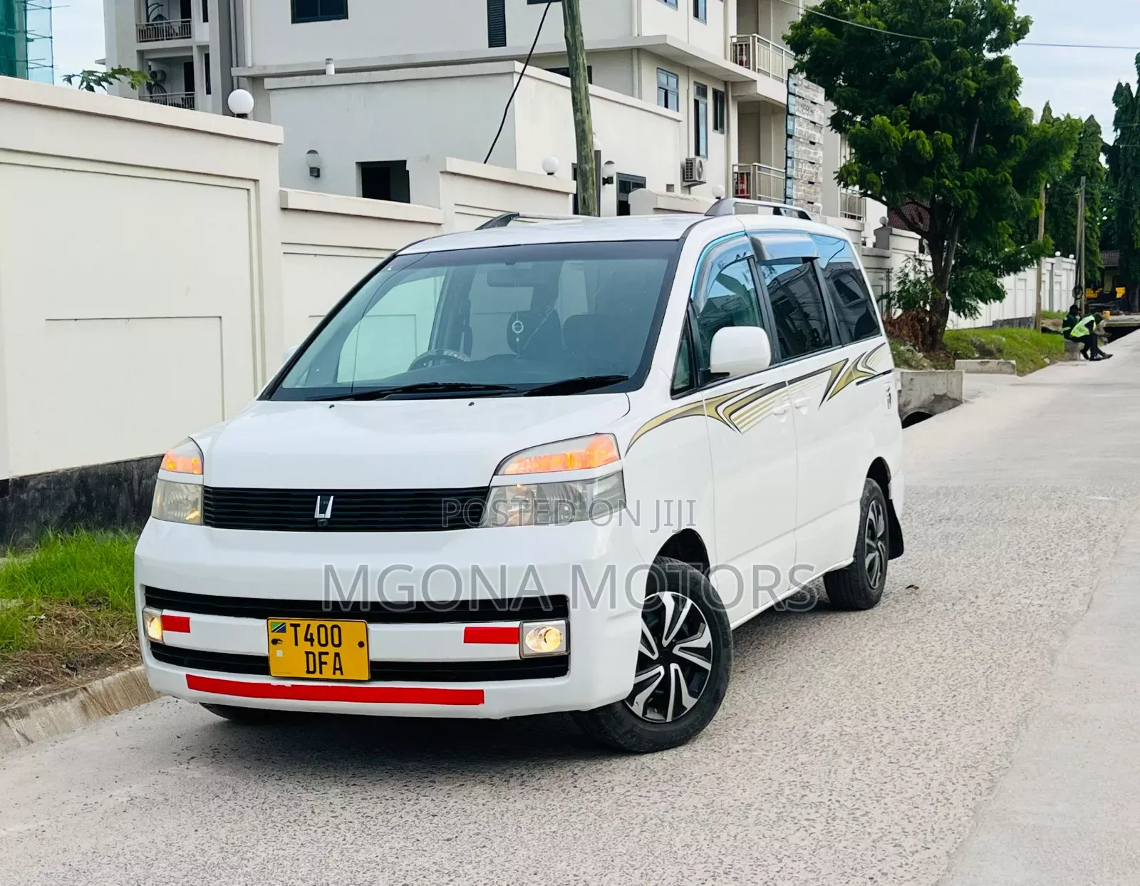 Toyota Noah 2005 White