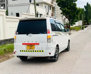 Toyota Noah 2005 White