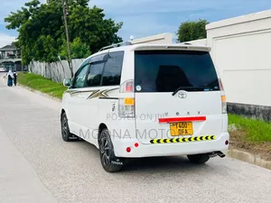 Toyota Noah 2005 White