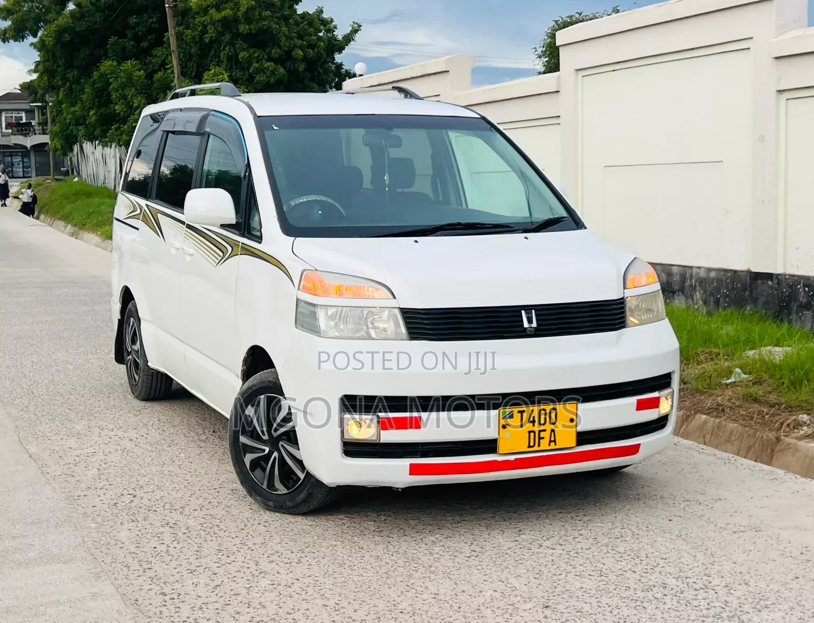 Toyota Noah 2005 White
