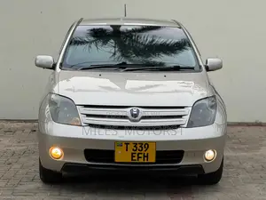 Toyota IST 2005 Gold