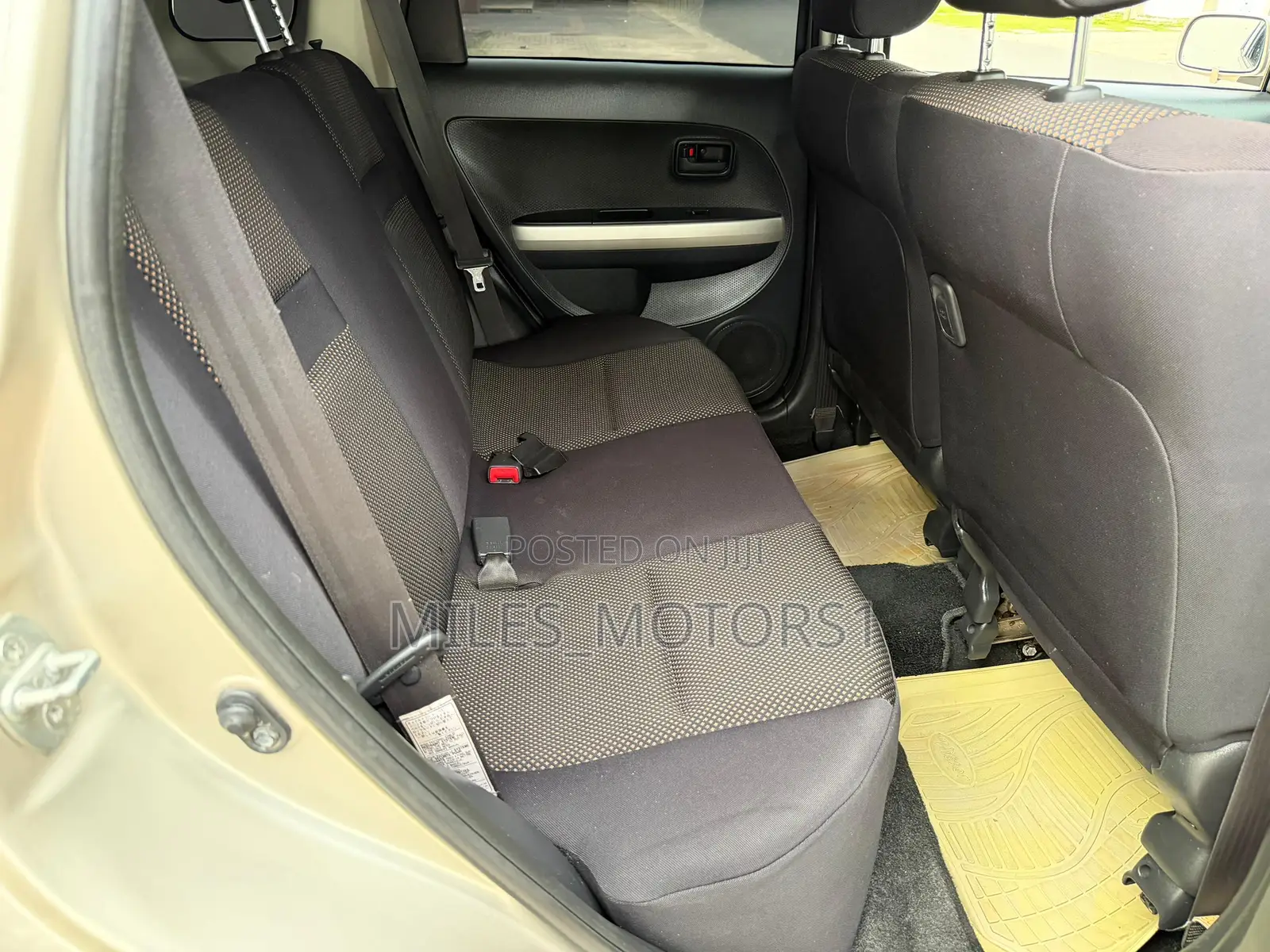 Toyota IST 2005 Gold