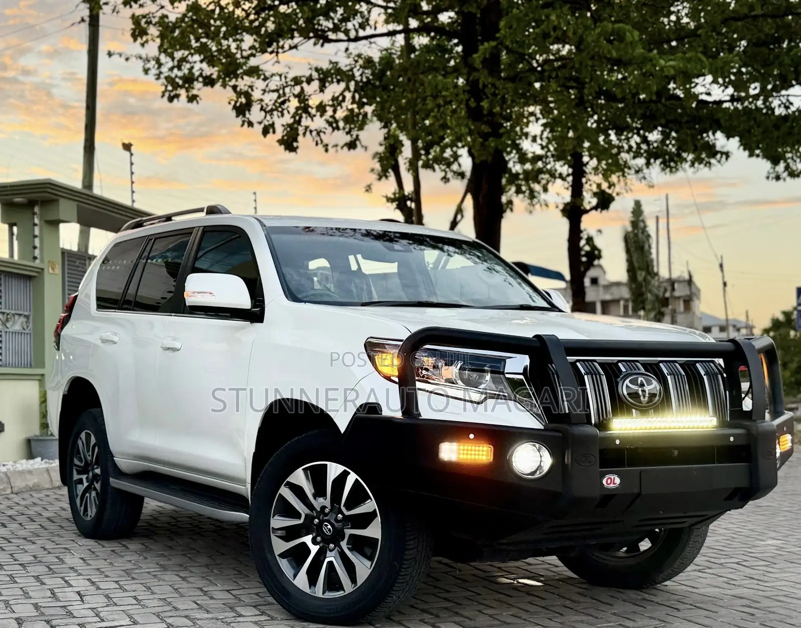 Toyota Land Cruiser Prado 2023 White