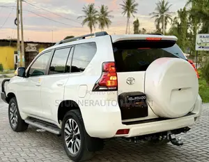 Toyota Land Cruiser Prado 2023 White