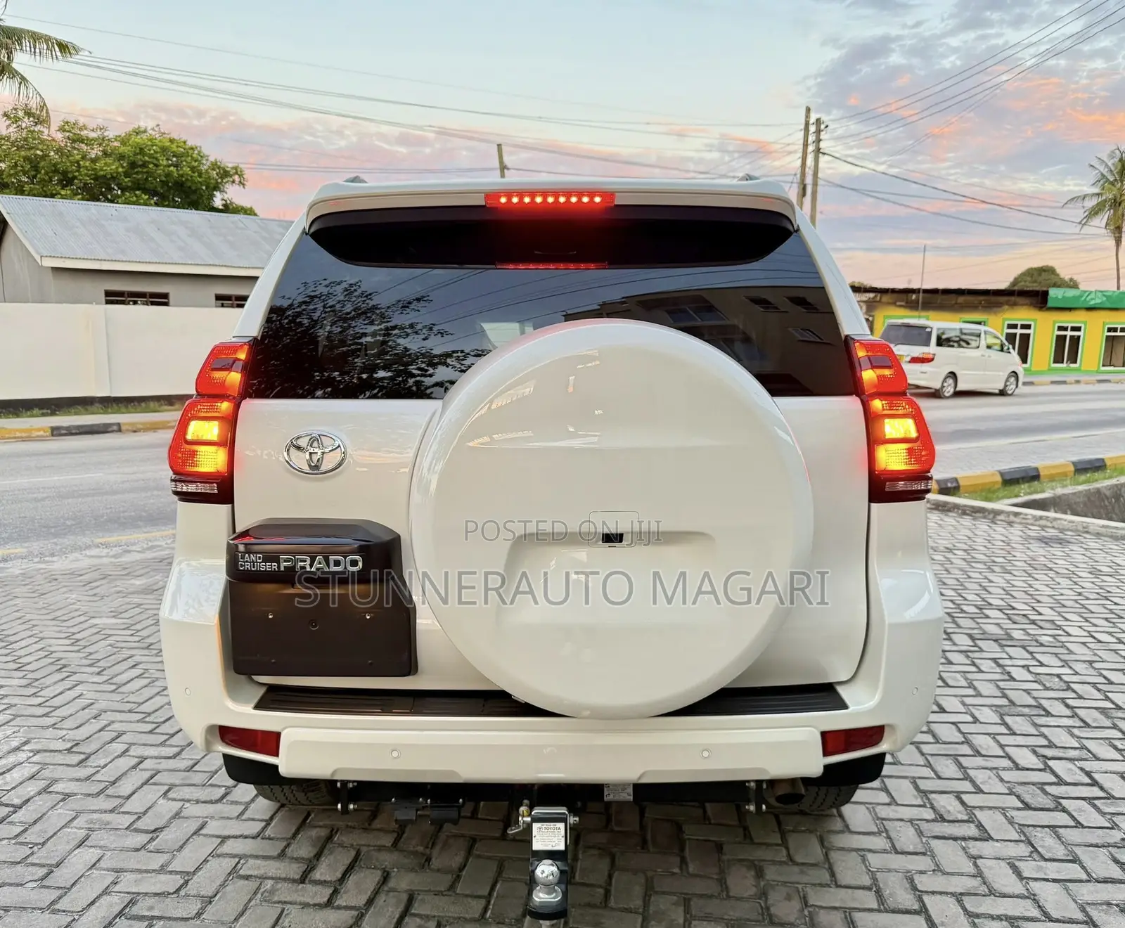 Toyota Land Cruiser Prado 2023 White