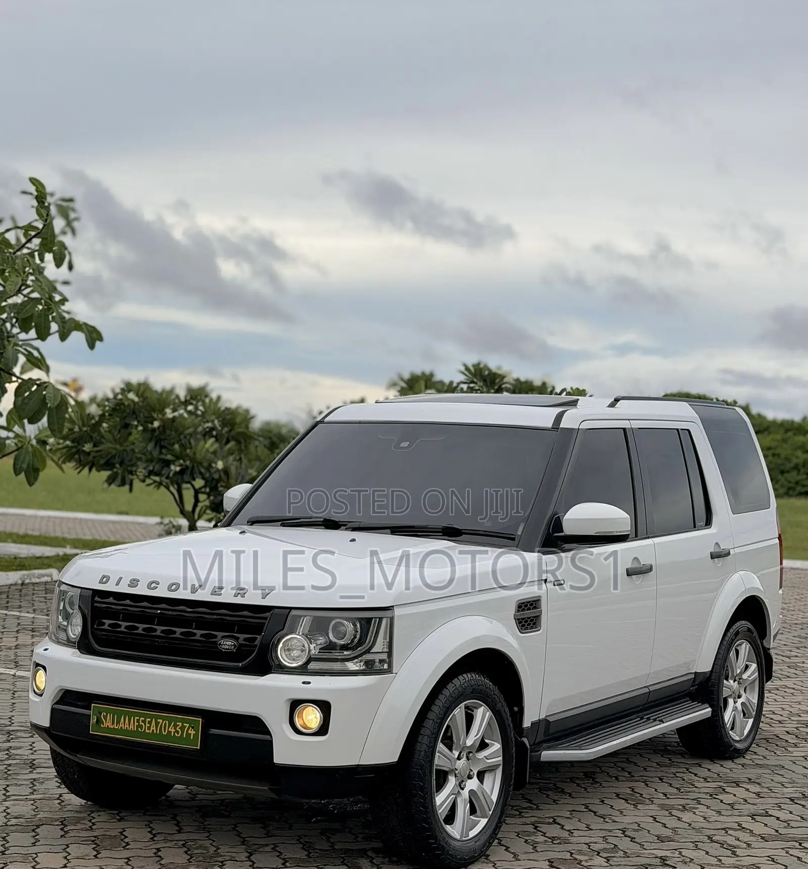 Land Rover Discovery 2014 White