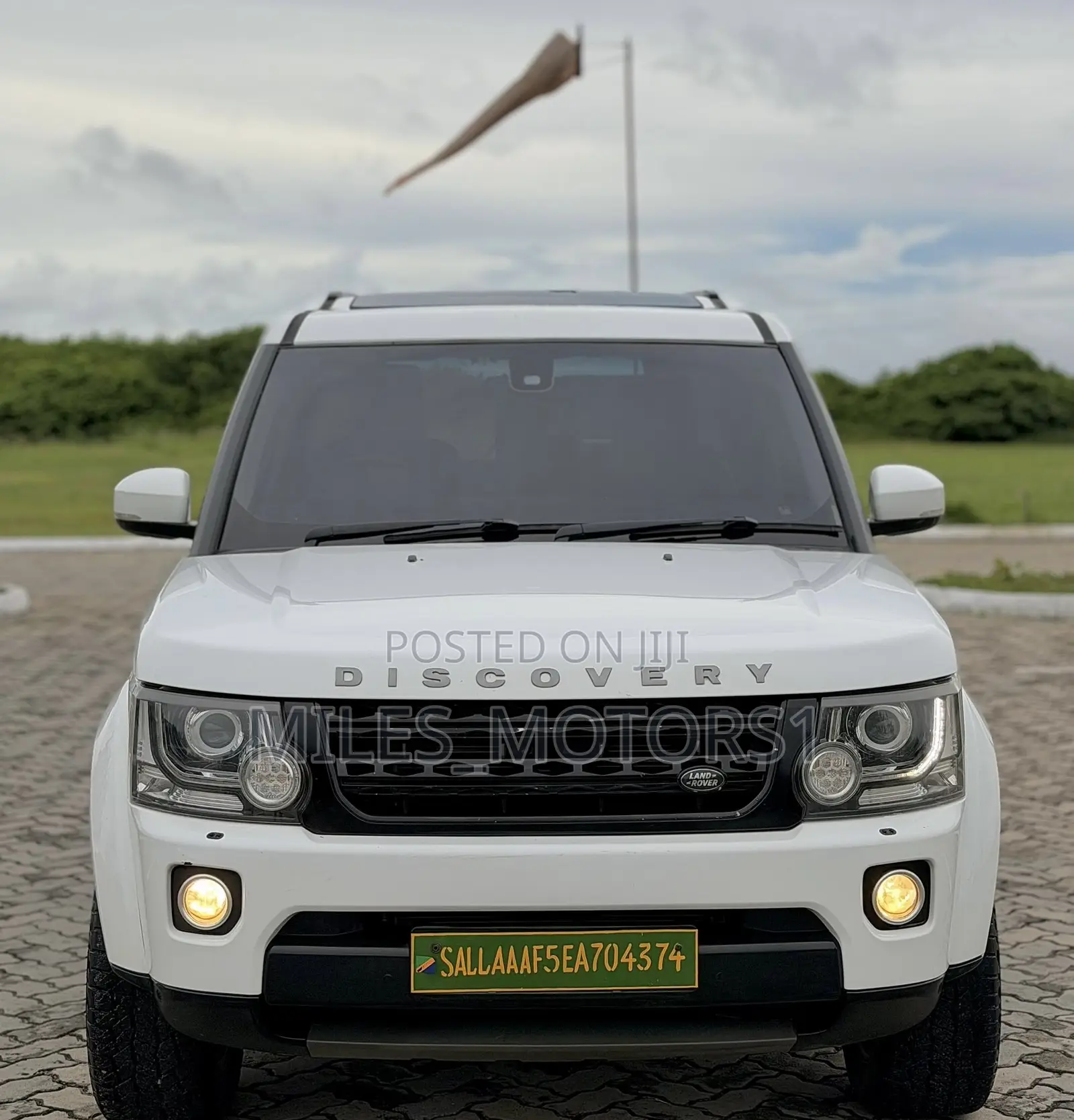Land Rover Discovery 2014 White
