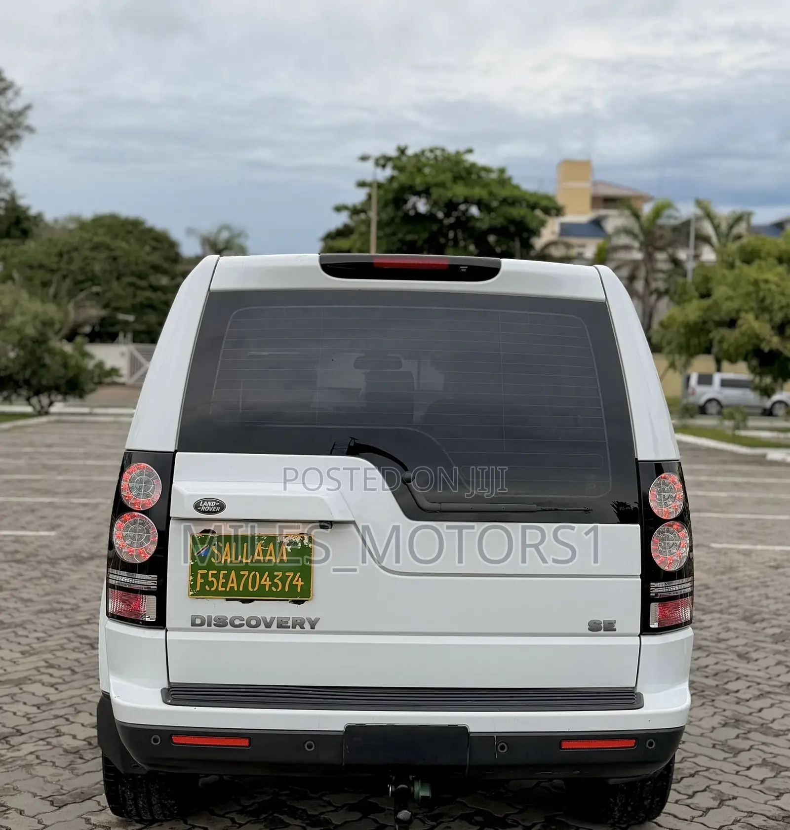 Land Rover Discovery 2014 White