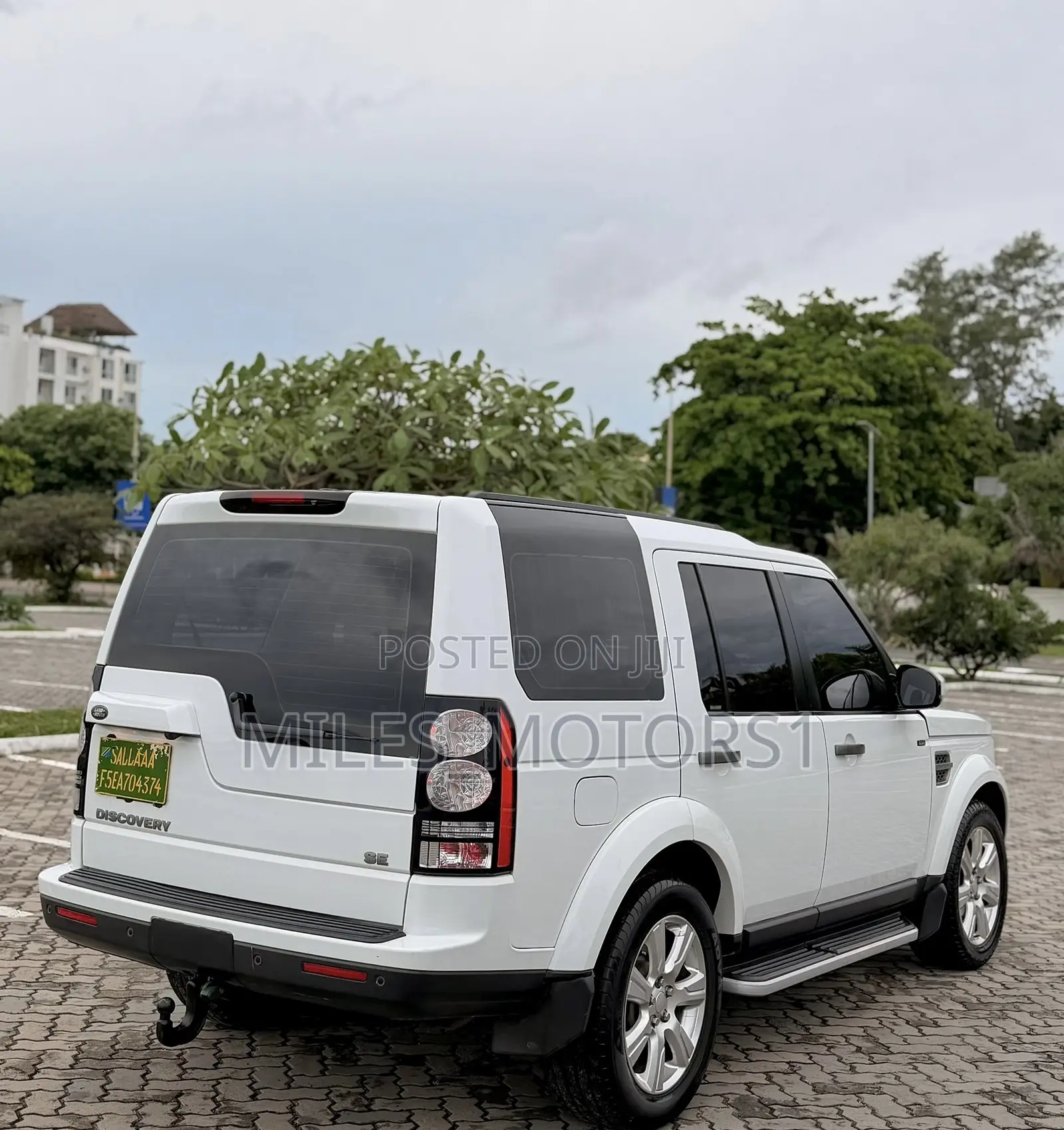 Land Rover Discovery 2014 White