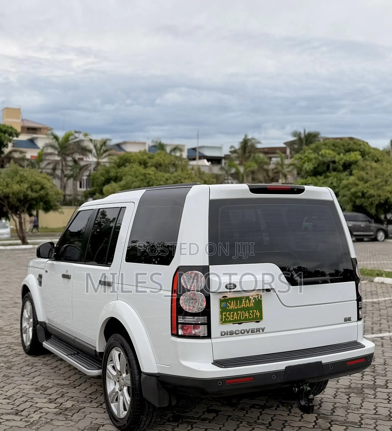 Land Rover Discovery 2014 White