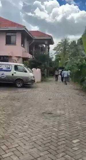 6bdrm Block of Flats in Mchakama Real Estate, Mikocheni for sale