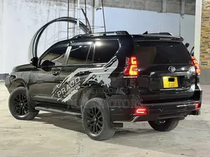 Toyota Land Cruiser Prado 2023 Black
