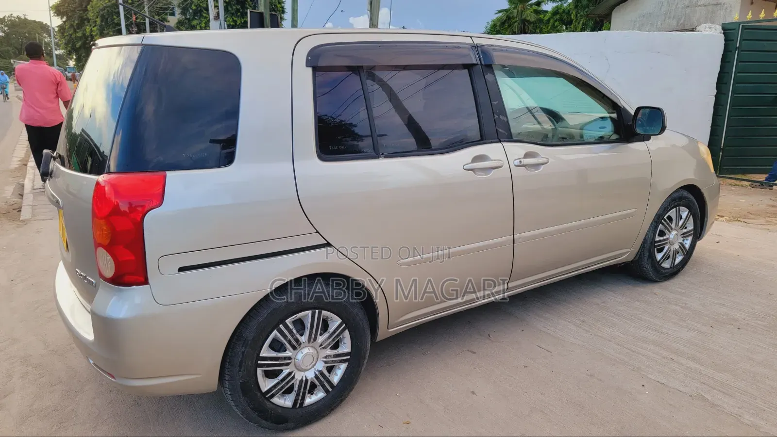 Toyota Raum 1.5 FWD 2004 Gold
