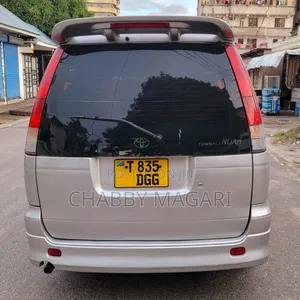 Toyota Noah 2.0 FWD (8 Seater) 2002 Silver