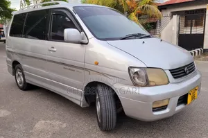Toyota Noah 2.0 FWD (8 Seater) 2002 Silver