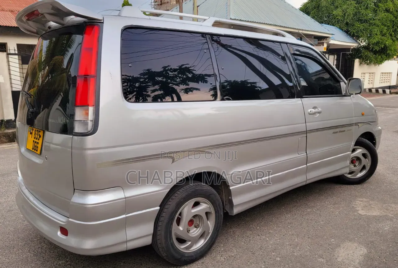 Toyota Noah 2.0 FWD (8 Seater) 2002 Silver