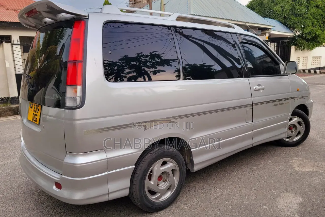 Toyota Noah 2.0 FWD (8 Seater) 2002 Silver