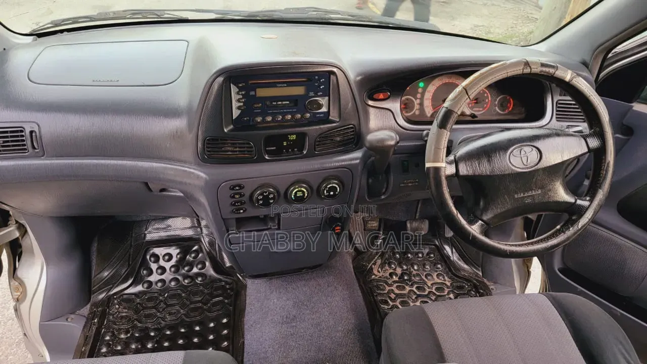 Toyota Noah 2.0 FWD (8 Seater) 2002 Silver