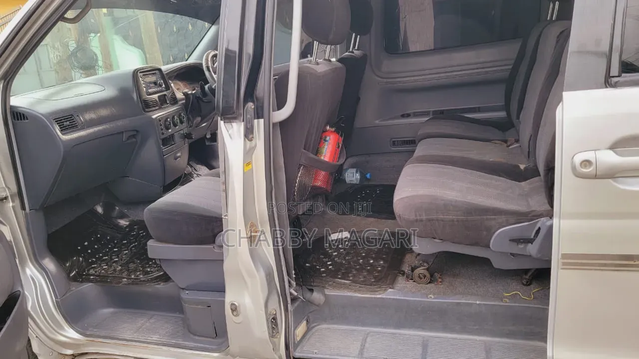 Toyota Noah 2.0 FWD (8 Seater) 2002 Silver