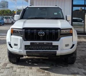 Toyota Land Cruiser Prado 2.8 2024 White