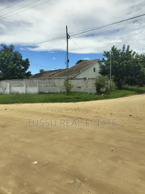 5bdrm House in Mbezibeach Makonde for sale
