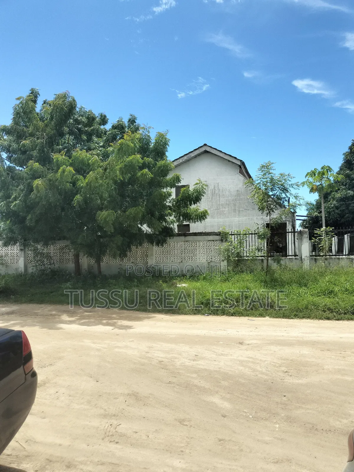 5bdrm House in Mbezibeach Makonde for sale