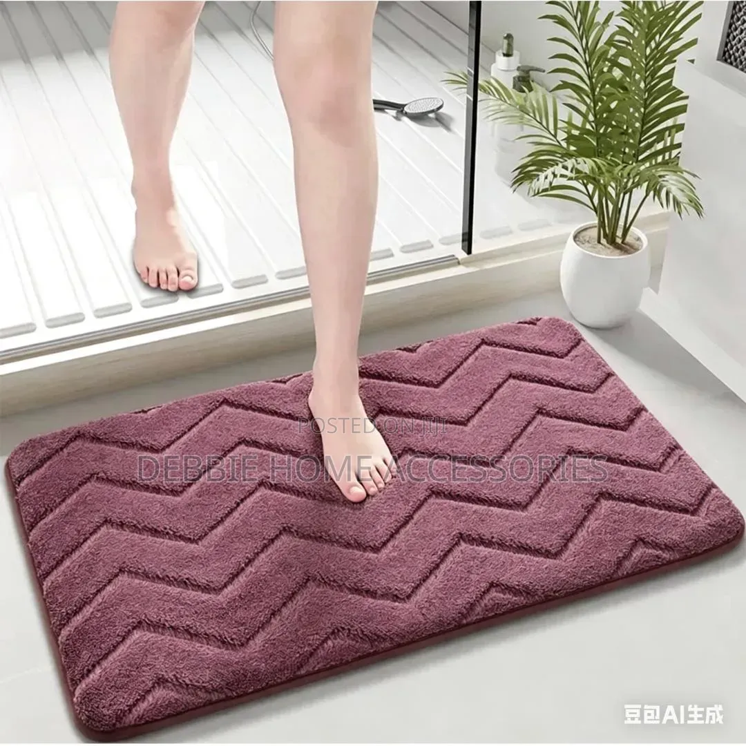 Chevron-Patterned Microfiber Bath Mat