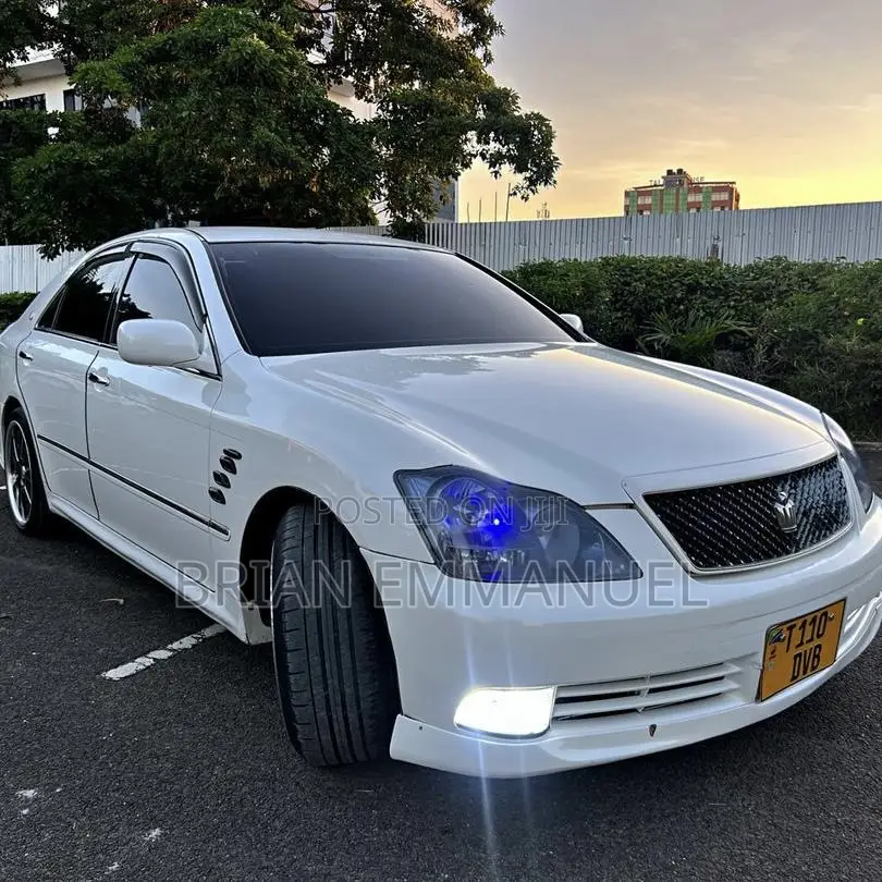 Toyota Crown 2004 White