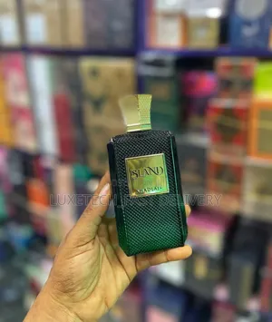 Khadlaj Island Extrait De Parfum, a Unisex Tropical Fragrance