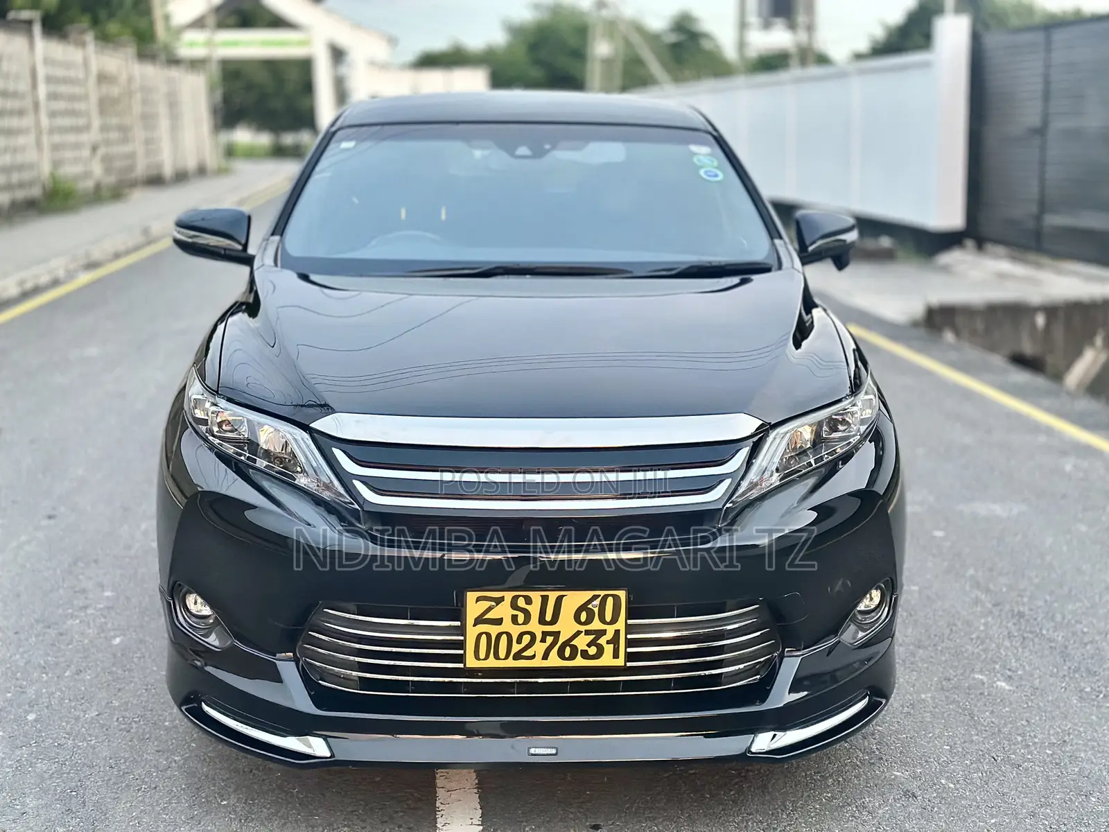 Toyota Harrier 2.0 2016 Black