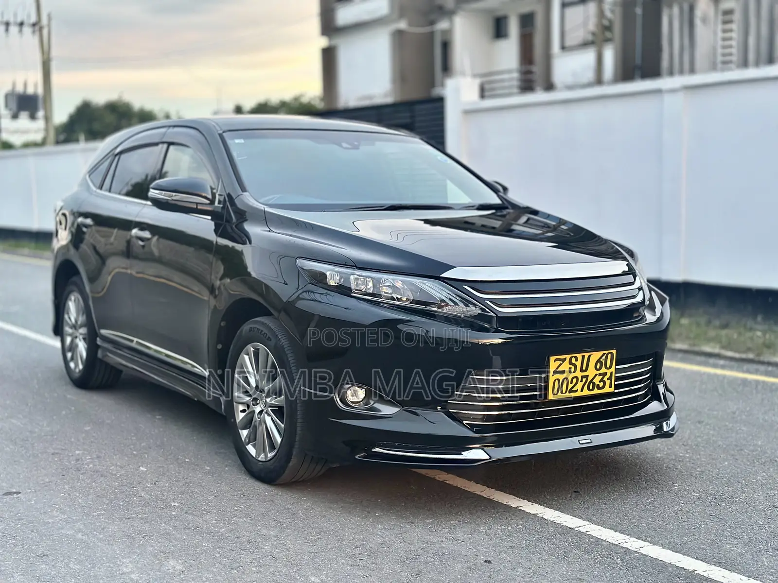 Toyota Harrier 2.0 2016 Black