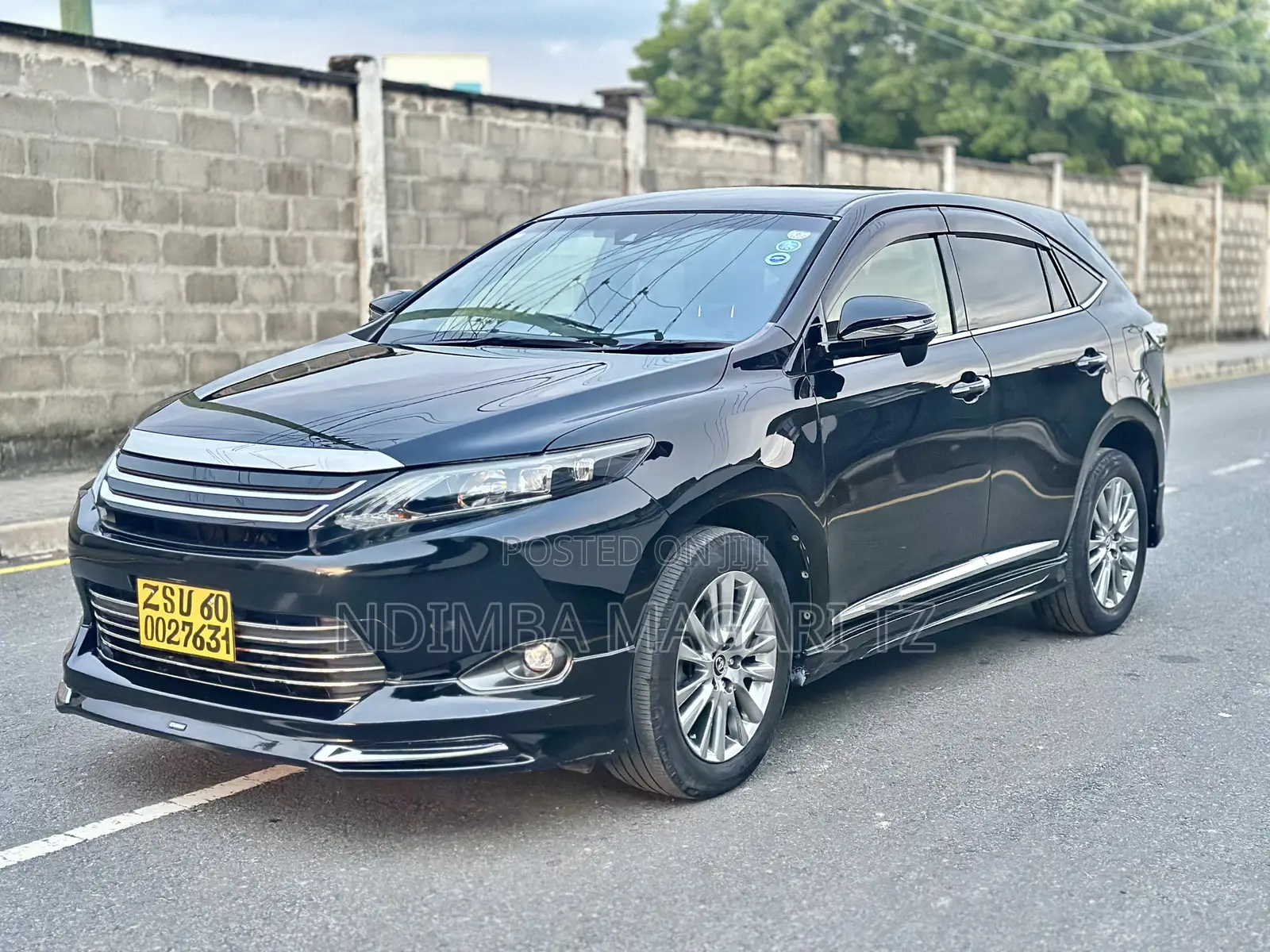 Toyota Harrier 2.0 2016 Black
