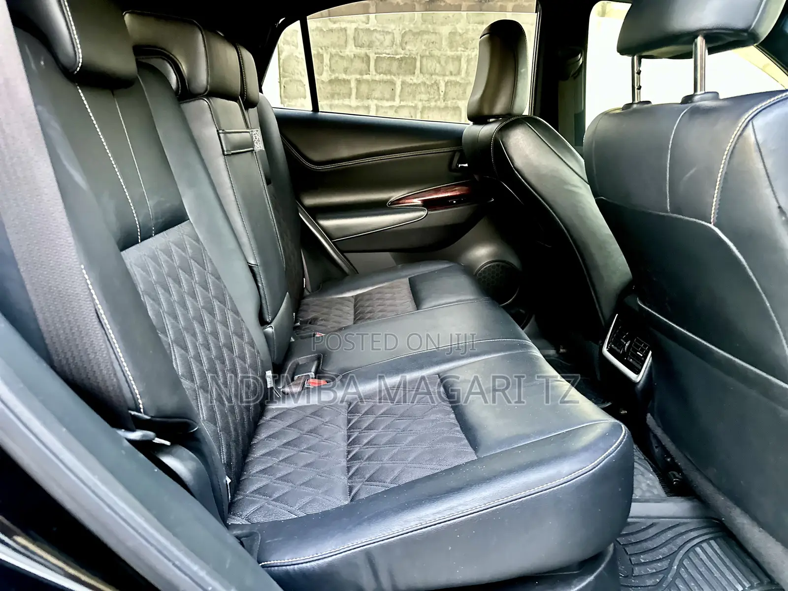Toyota Harrier 2.0 2016 Black