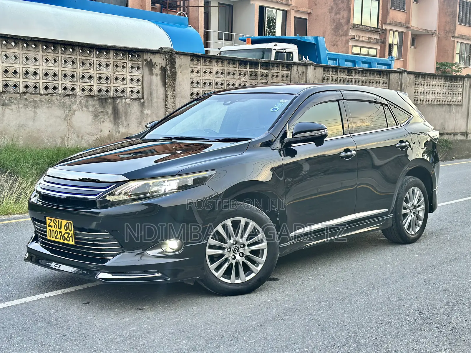 Toyota Harrier 2.0 2016 Black