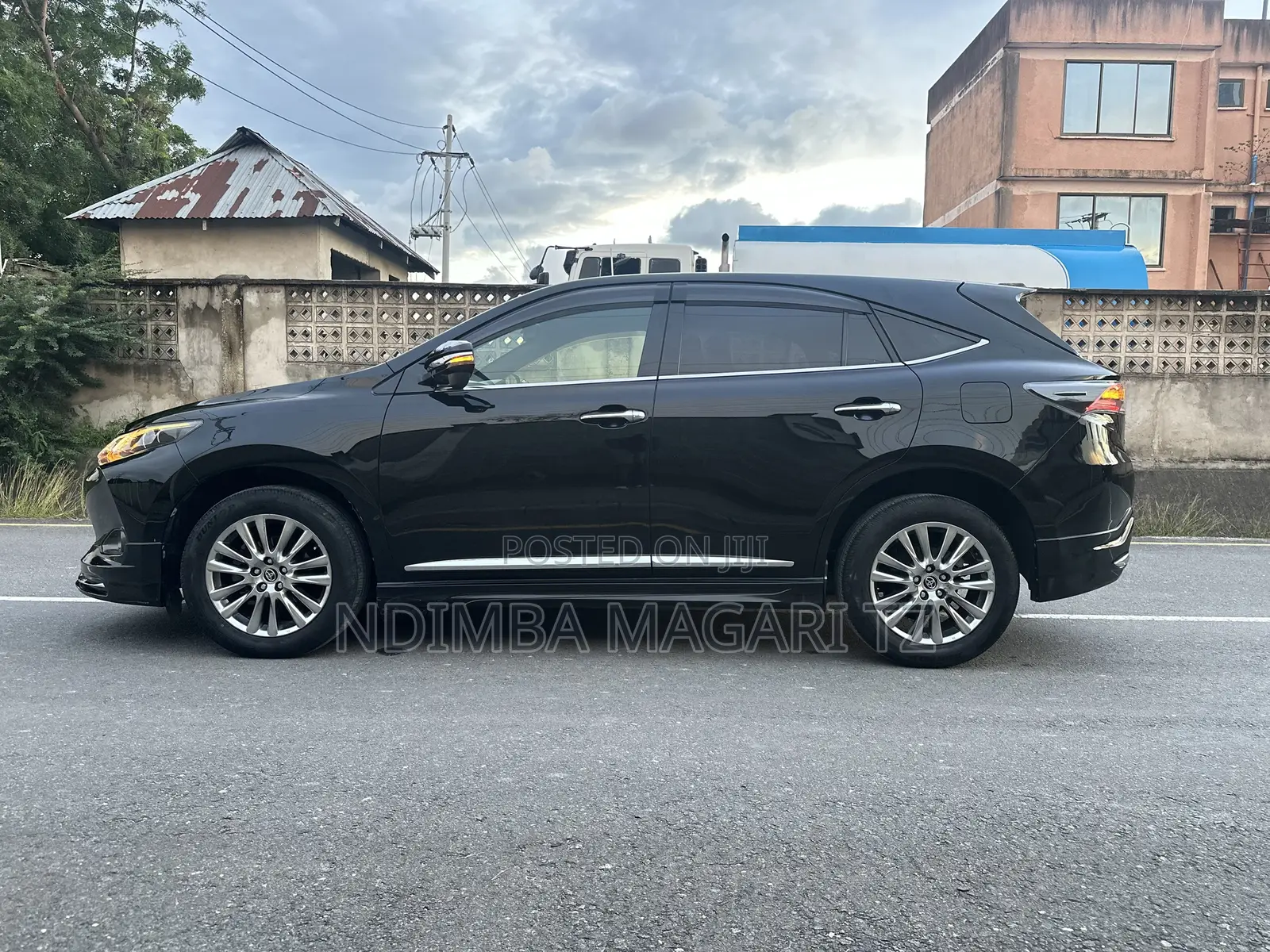 Toyota Harrier 2.0 2016 Black