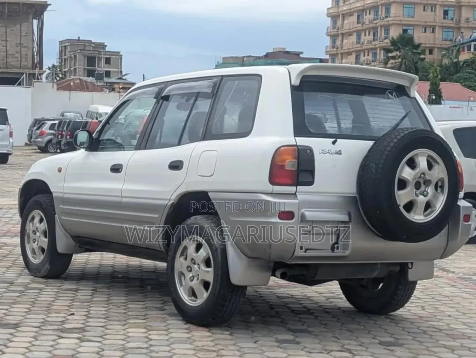 Toyota RAV4 1996 White