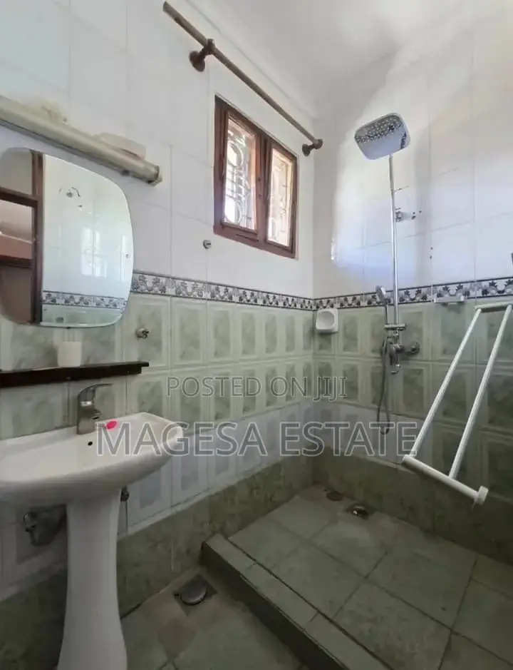 7bdrm House in Mikocheni for rent