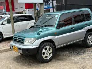 Mitsubishi Pajero 2000 Blue