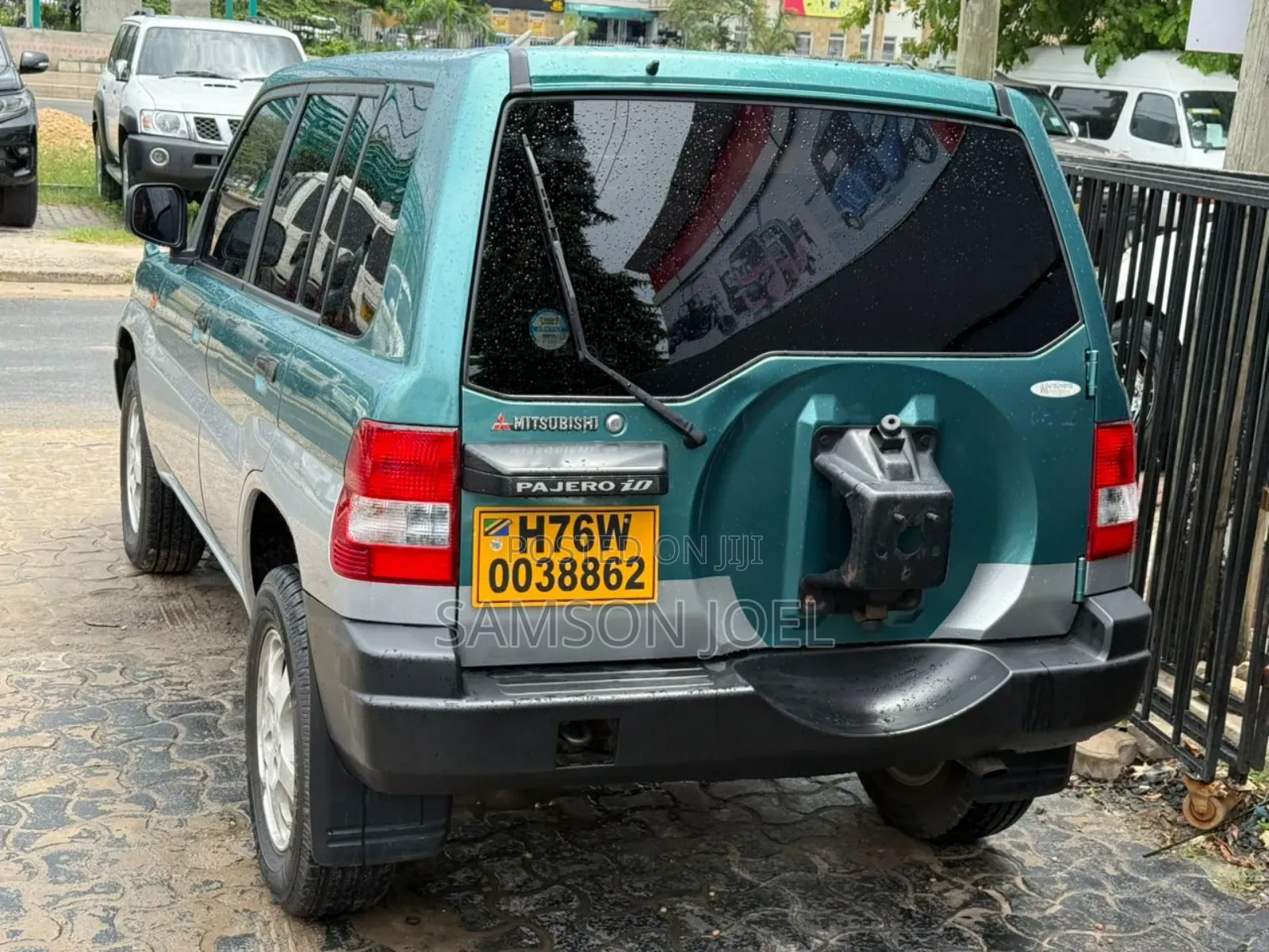 Mitsubishi Pajero 2000 Blue