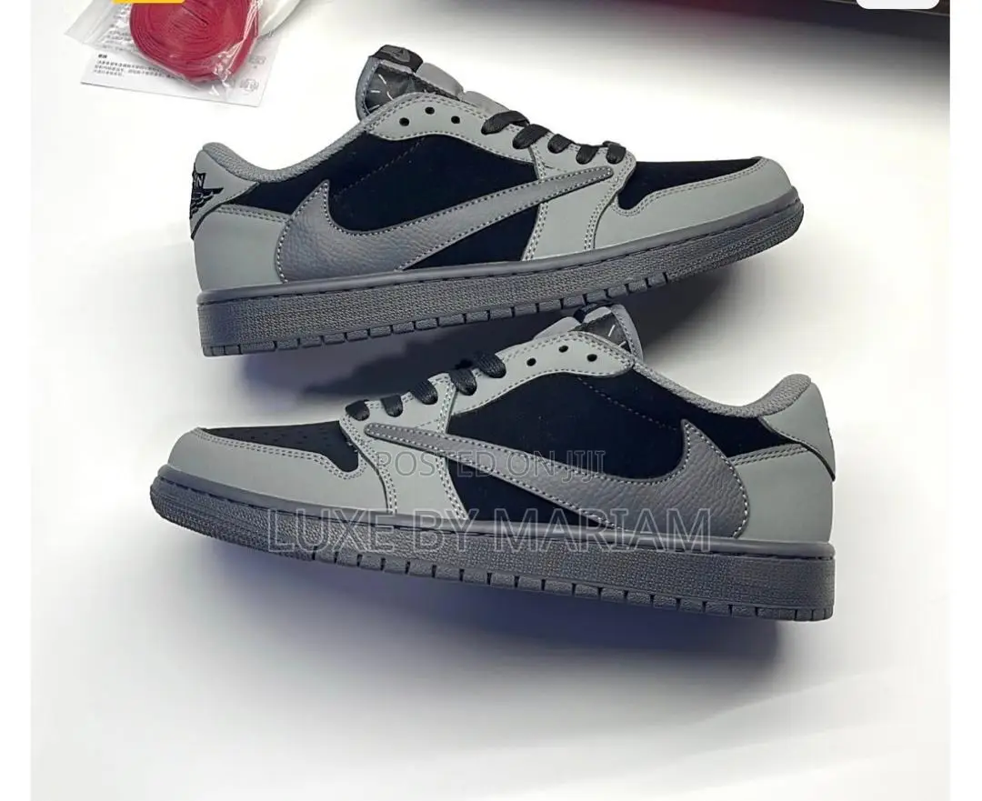 Nike Supreme Sneaker