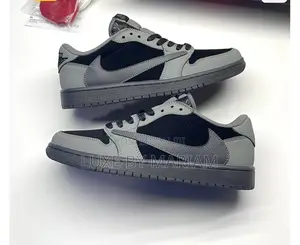 Nike Supreme Sneaker