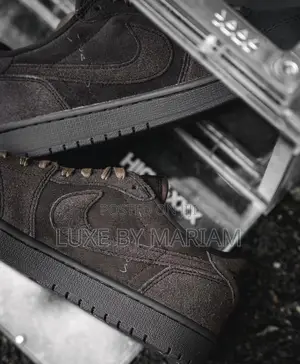 Nike Supreme Sneaker