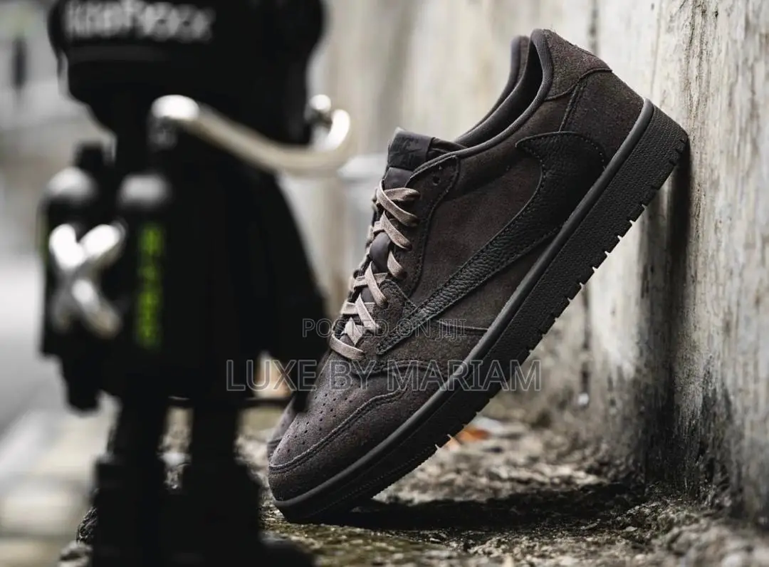 Nike Supreme Sneaker
