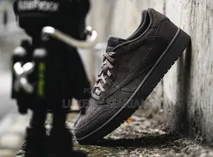 Nike Supreme Sneaker