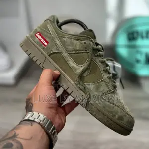 Nike Supreme Sneaker